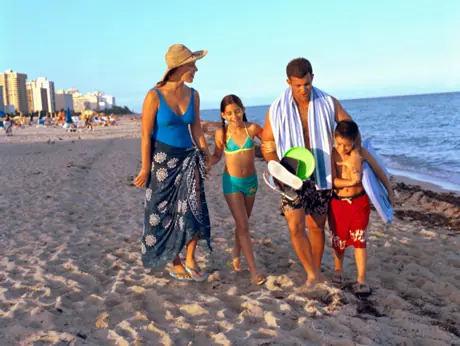 4 Beach Activities to Do With Your Family