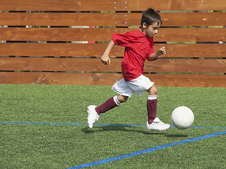 https://www.active.com/Assets/active-family/460%2Bx%2B345/coaching-tips-creating-space-with-the-soccer-ball.jpg